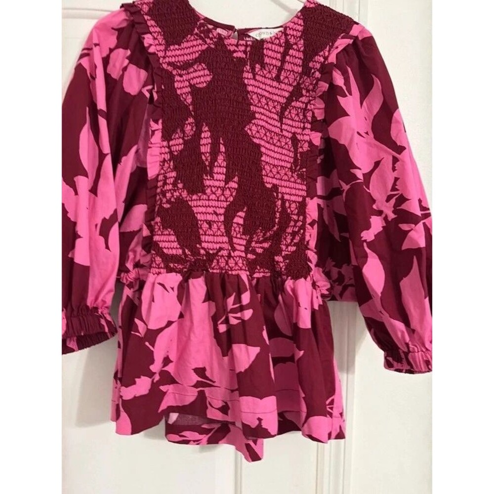 Crown and Ivy top size XL